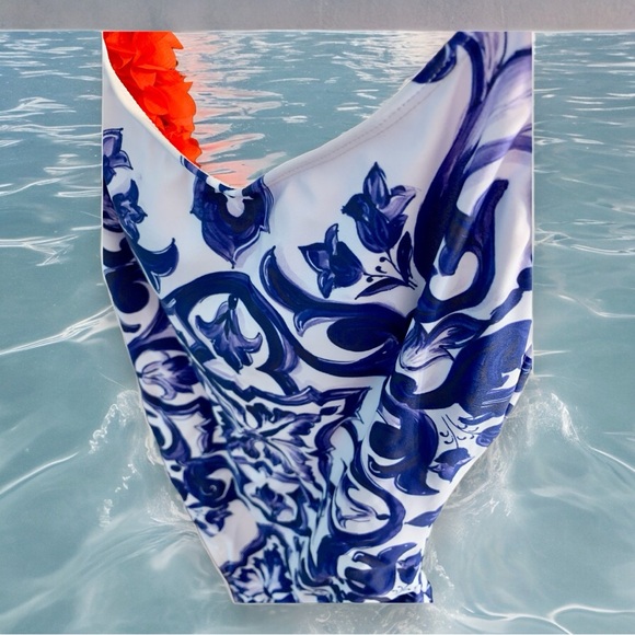 NEW Blue & White Porcelain Petal Sleeve Swimsuit Size Small w/ Sarong OS - Picture 5 of 12